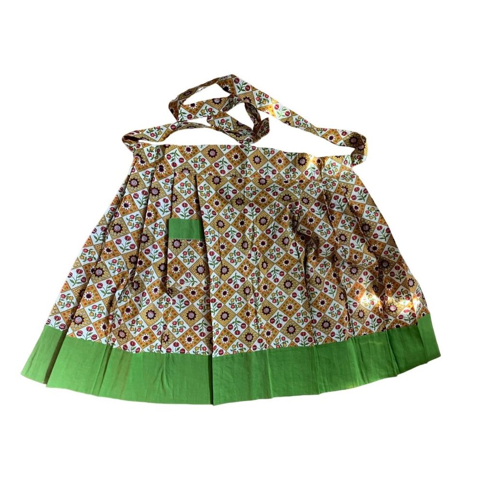 Vintage 1960 Flower with Green Trim Waist Tied Apron